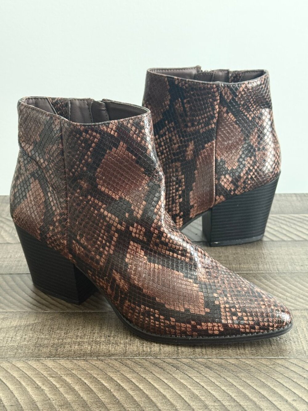 Kaari Blue Women's Brown Faux Snake Skin Eloise Boots Size 10M